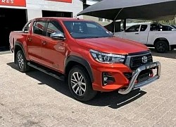 Call or whatsapp  2018 Toyota Hilux 2.8 GD-6 Dakar 4x4 Price: R 400, 000 Mileage: 86,000 Available for cash and installments  Low credit, Blacklisted all welcome  Delivery nationwide. On promotion.