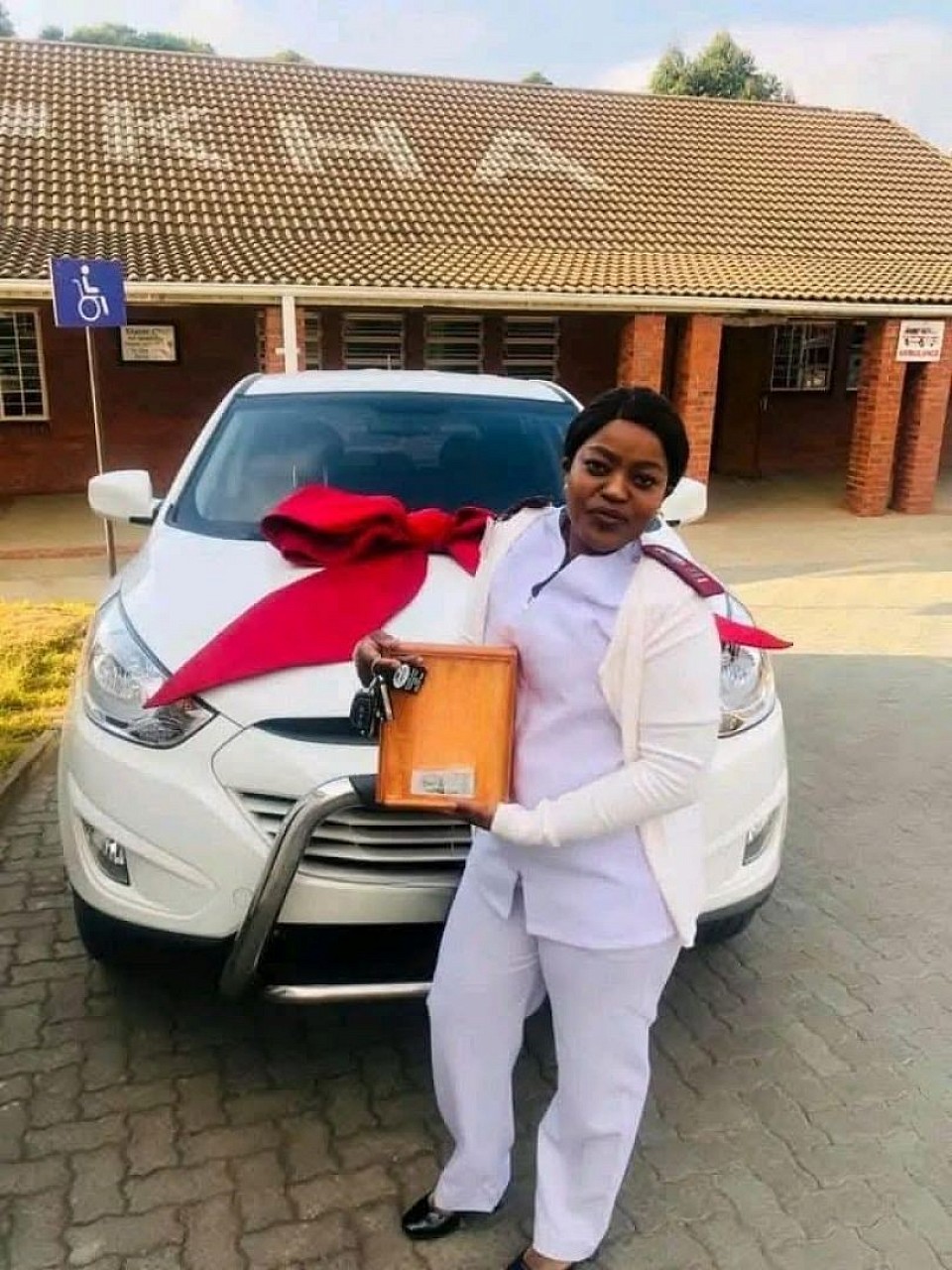 Congratulations Nomfundo Marie Mtshali  for taking delivery of ur Hyundai ix35 Premium 2.0   Safe driving ahead   Happy woman's day 🎁🎊🎉🍾  We deliver at ur doorstep