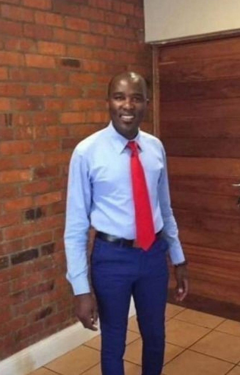 PINE MOTORS MANAGER. MR. PHILANI SISONKE KUNENE?+27652288385